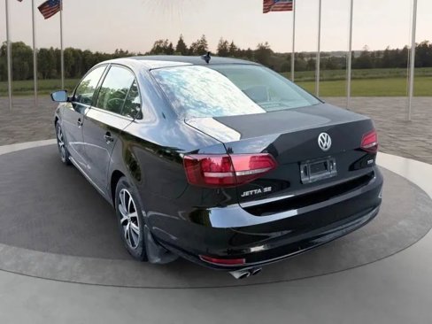 Used 2016 Volkswagen Jetta SE image 4