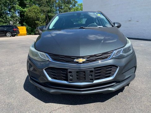 Used 2017 Chevrolet Cruze LT image 2