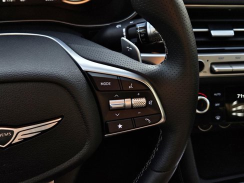 Used 2025 Genesis G70 2.5T image 28