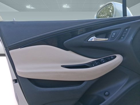 Used 2017 Buick Envision Essence image 11