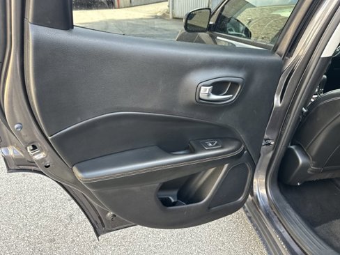 Used 2018 Jeep Compass Latitude w/ Cold Weather Group image 23