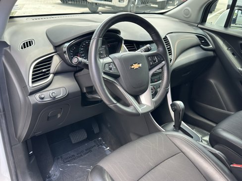 Used 2022 Chevrolet Trax LT w/ Sport Edition image 16
