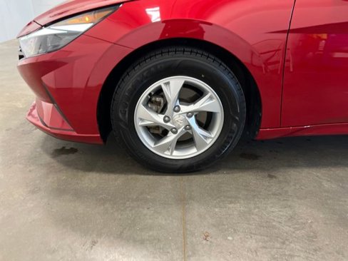 Used 2022 Hyundai Elantra SE image 18