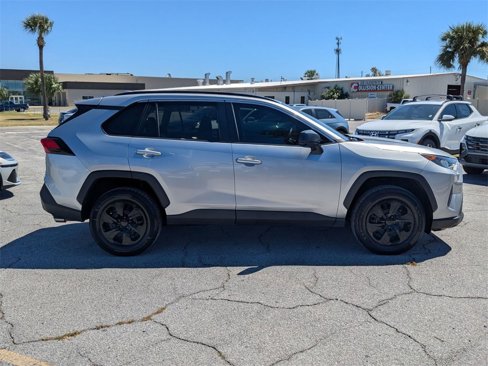 Used 2020 Toyota RAV4 LE image 4
