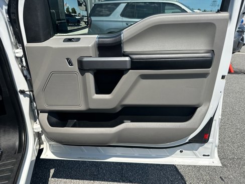 Used 2015 Ford F150 XLT image 14