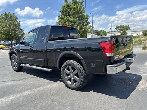 Used 2015 Nissan Titan SV w/ SV Value Truck Package image 8
