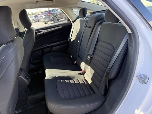Used 2018 Ford Fusion SE w/ Fusion SE Technology Package image 17