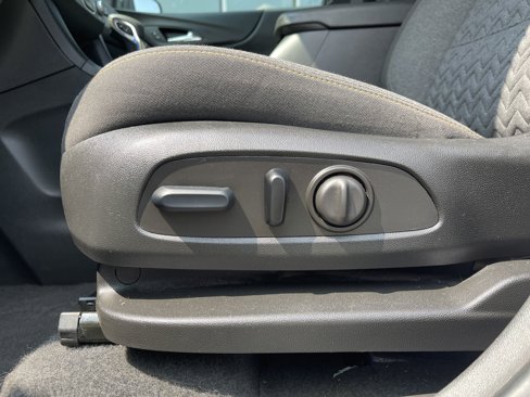 Used 2023 Chevrolet Equinox LT image 16