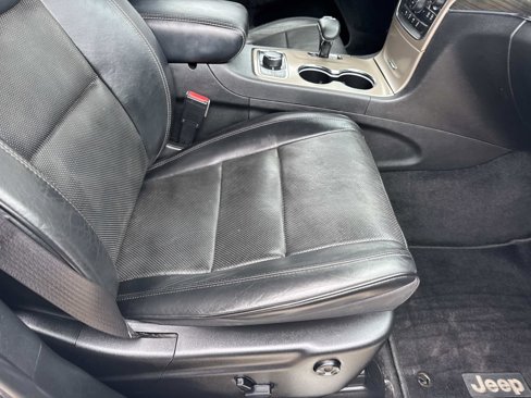 Used 2014 Jeep Grand Cherokee Overland w/ Advanced Technology Group image 11
