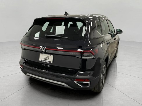 New 2025 Volkswagen Taos SE image 22