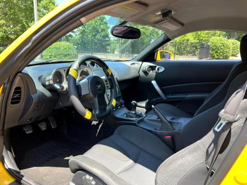 Used 2005 Nissan 350Z Touring w/ (N93) Cargo Convenience Pkg image 17