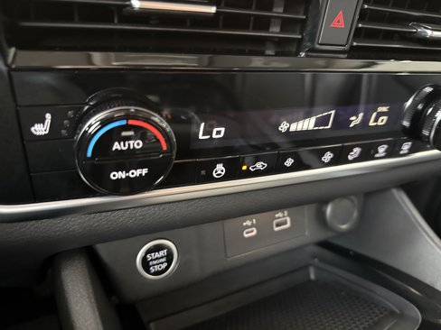 Used 2021 Nissan Rogue SV w/ Premium Package image 28