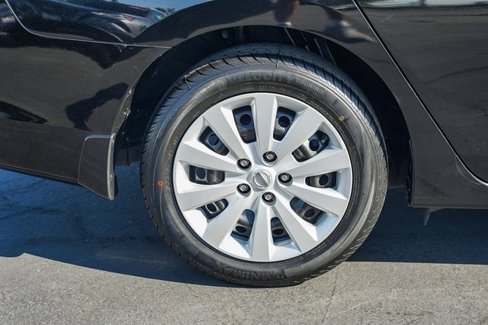 Certified 2016 Nissan Sentra SV w/ Driver's Assist Package image 9