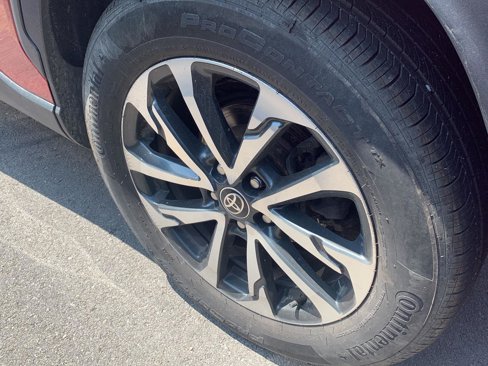 Used 2022 Toyota Corolla Cross XLE image 9