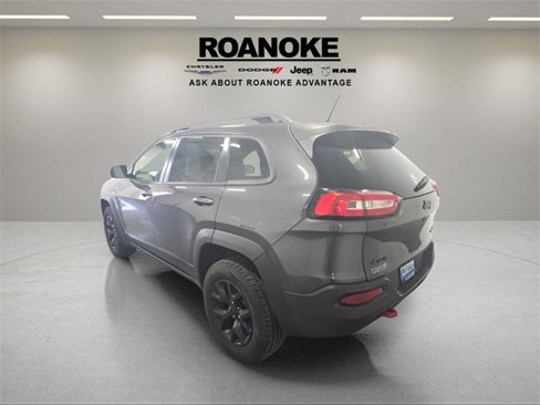 Used 2015 Jeep Cherokee Trailhawk w/ Cold Weather Group image 10