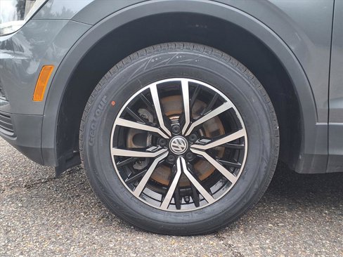 Used 2021 Volkswagen Tiguan SE image 4
