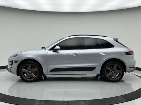 Used 2017 Porsche Macan Turbo image 2
