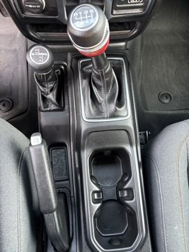 Used 2025 Jeep Wrangler Sport image 16