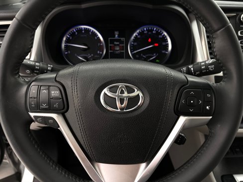 Used 2016 Toyota Highlander Limited image 19