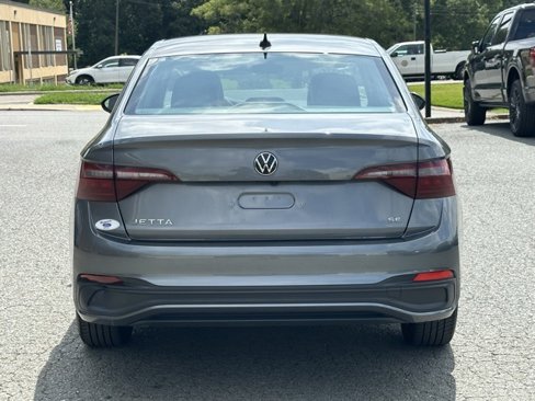 Used 2024 Volkswagen Jetta SE image 7