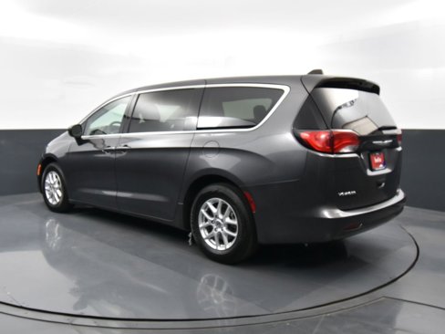 Used 2022 Chrysler Voyager LX image 32