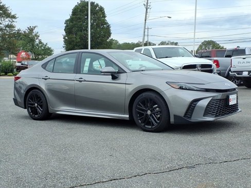 Used 2025 Toyota Camry SE image 2