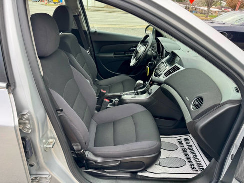 Used 2014 Chevrolet Cruze LT image 12