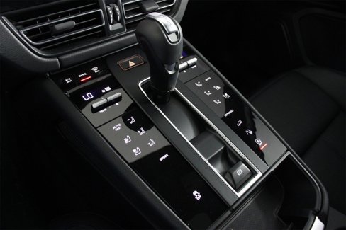 Used 2025 Porsche Macan image 18