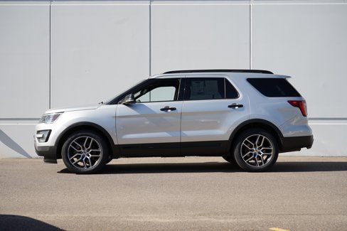 Used 2017 Ford Explorer Sport w/ Equipment Group 401A image 6