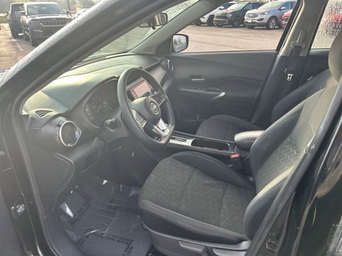 Used 2024 Nissan Kicks SV image 9