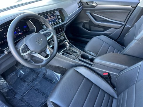 Used 2024 Volkswagen Jetta SE image 9