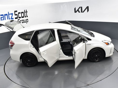 Used 2017 Toyota Prius V Two image 39