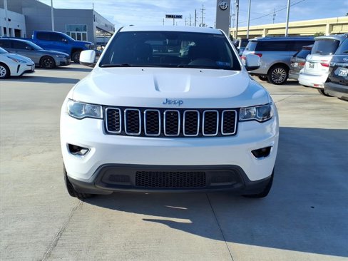 Used 2017 Jeep Grand Cherokee Laredo image 7