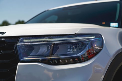 Used 2025 Ford Explorer ST image 3