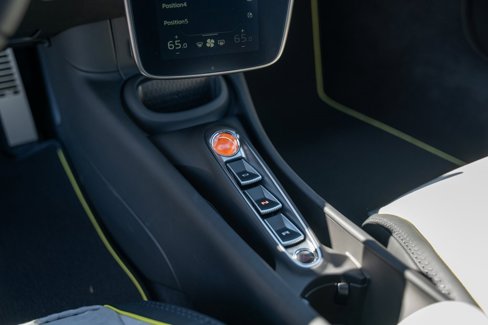 New 2025 McLaren Artura image 37