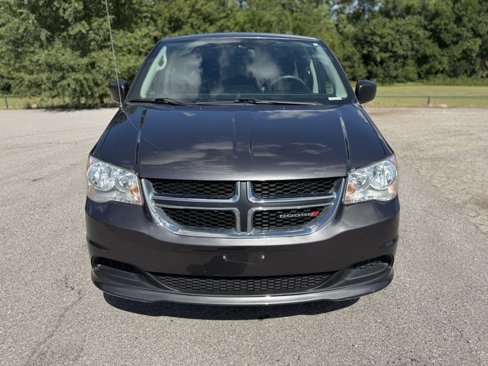 Used 2020 Dodge Grand Caravan SE w/ UConnect Hands-Free Group image 2