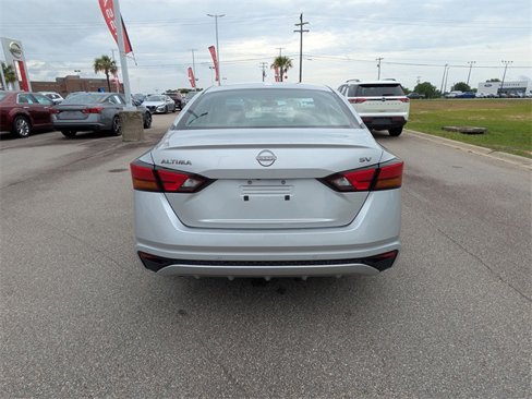 Used 2024 Nissan Altima 2.5 SV image 8