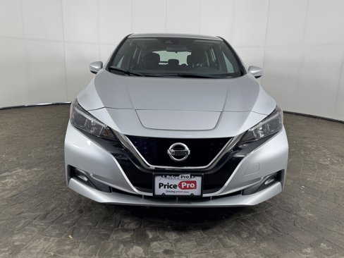 Used 2022 Nissan Leaf SV image 2