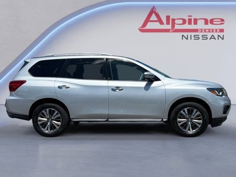 Used 2020 Nissan Pathfinder SV image 6