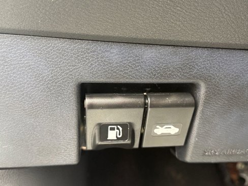 Used 2021 Nissan Kicks SV image 4