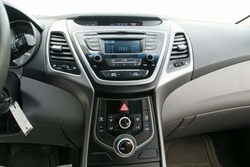 Used 2016 Hyundai Elantra SE image 9