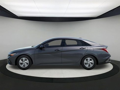 New 2025 Hyundai Elantra SE image 3