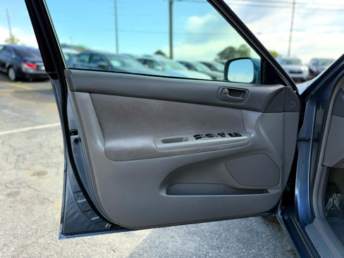 Used 2004 Toyota Camry SE image 9