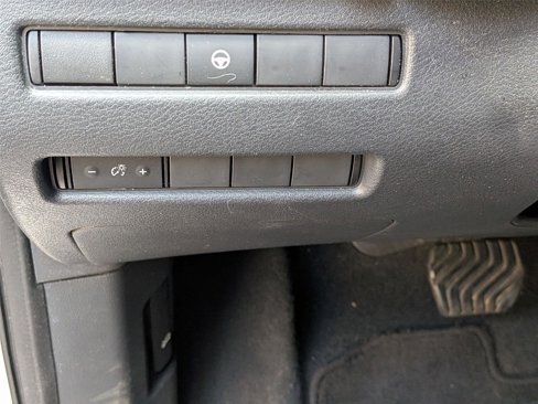 Used 2022 Nissan Rogue SV image 16