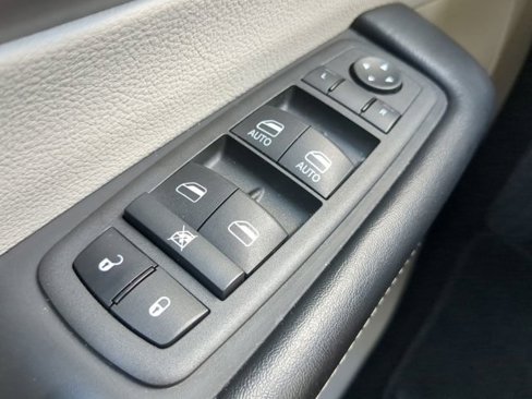 Used 2022 Chrysler Voyager LX image 20