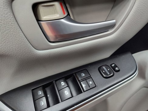 Used 2015 Toyota Camry SE image 12