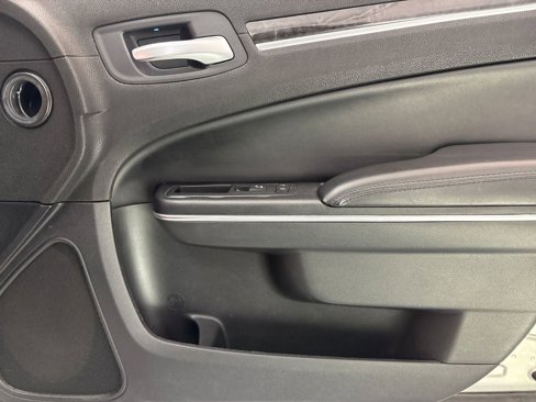 Used 2011 Chrysler 300 Limited image 17