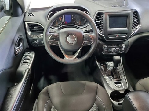 Used 2019 Jeep Cherokee Latitude w/ Popular Appearance Group image 18