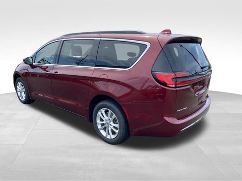 Used 2021 Chrysler Pacifica Touring image 5