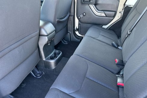 Used 2018 Jeep Wrangler Unlimited Sport w/ Connectivity Group image 27